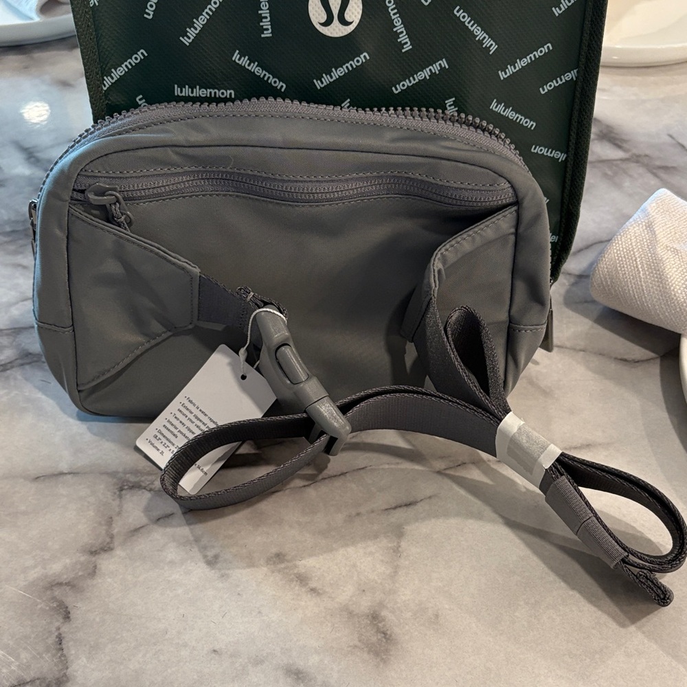 lululemon athletica Charcoal Belt Bag 2L - Picture 3 of 3